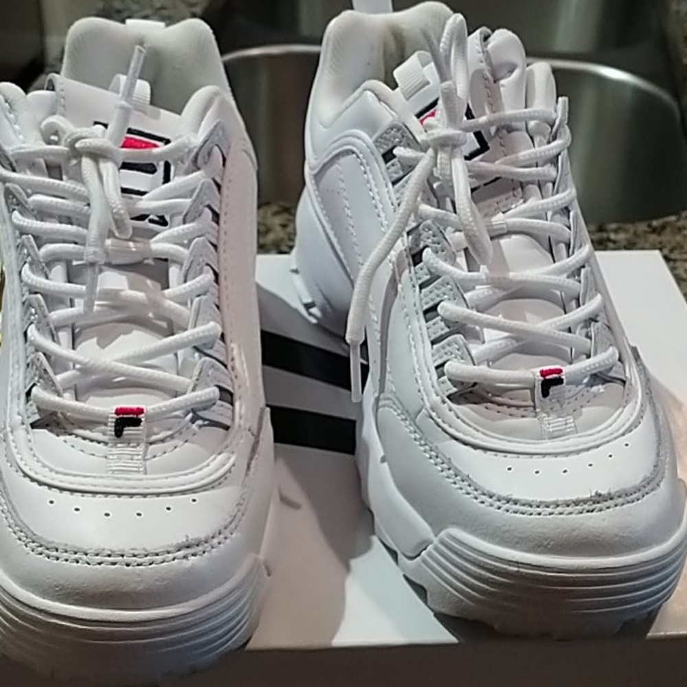 Fila - Picture 1 of 3